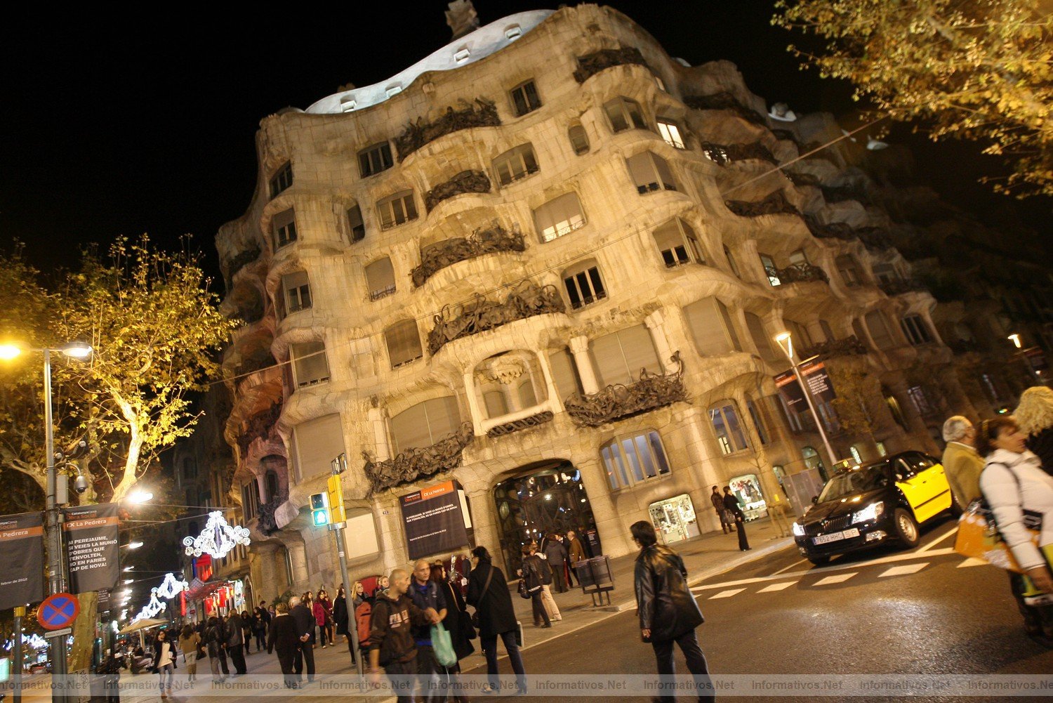 30NOV011.- Barcelona Shopping Night. La Pedrera