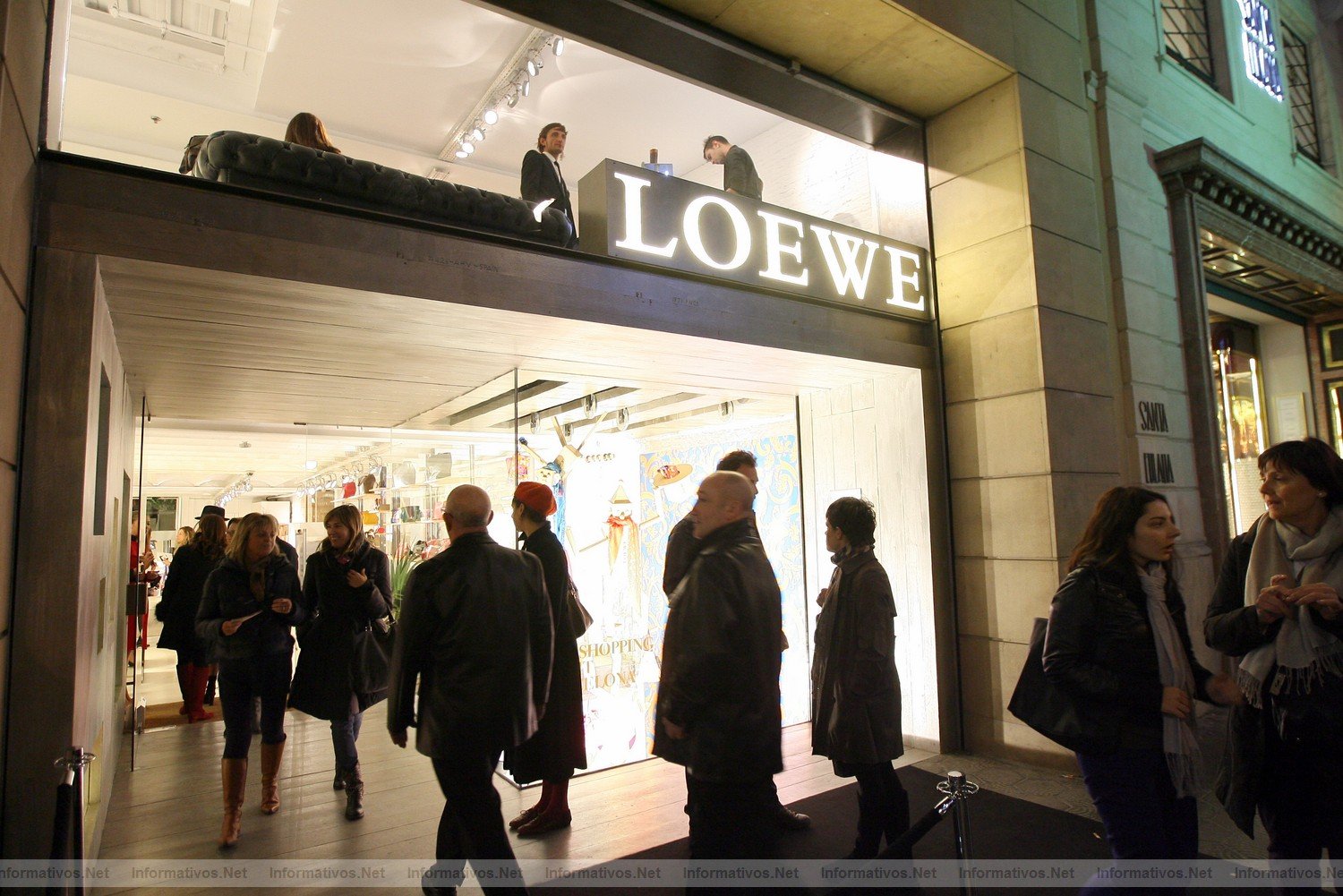 30NOV011.- Barcelona Shopping Night Loewe