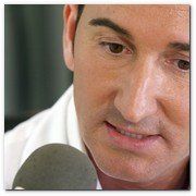 :: Pulse para Ampliar :: 5DIC011.- Entrevista al Dr. Oscar Junco, cirujano plástico estético.
