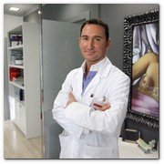 :: Pulse para Ampliar :: 5DIC011.- Entrevista al Dr. Oscar Junco, cirujano plástico estético.