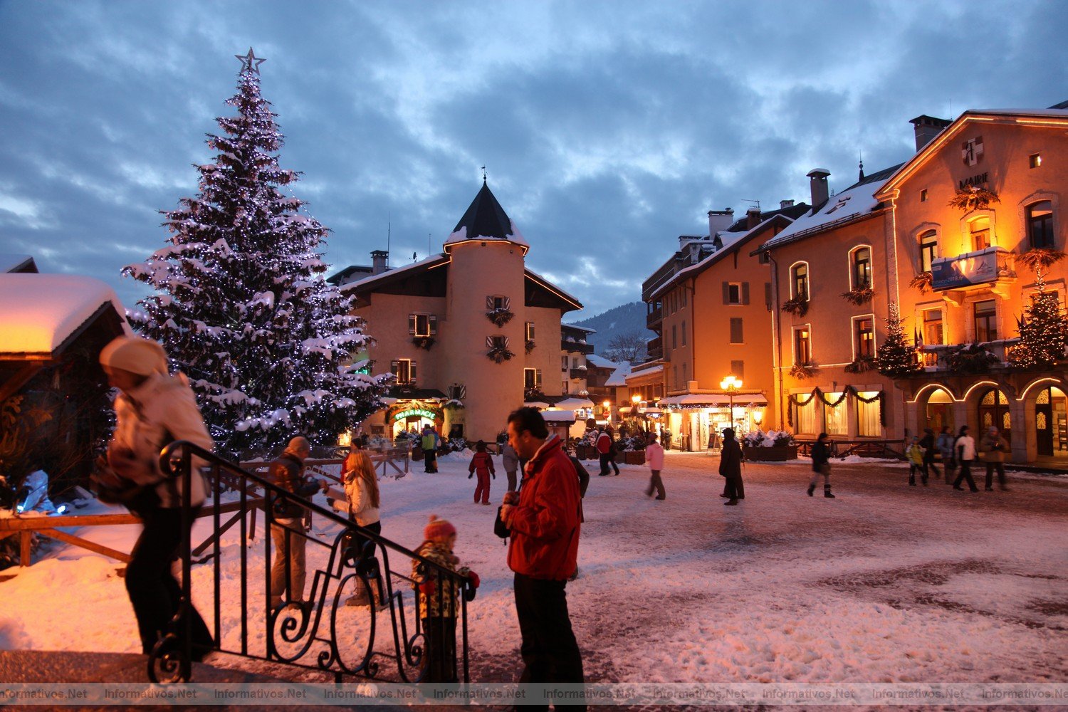 MegèveDIC011.- Le Sapin de Noël Swarovski de Megève, un homenaje al gusto más refinado 