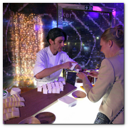 :: Pulse para Ampliar :: BCN15DIC011.- I Ed. Proyecto 'HUB' del hotel Le Méridien.  El hall del hotel se convirtió en un exclusivo escenario de varias delicatesse supervisadas por al chef de la casa, Eugeni Cortés y su equipo