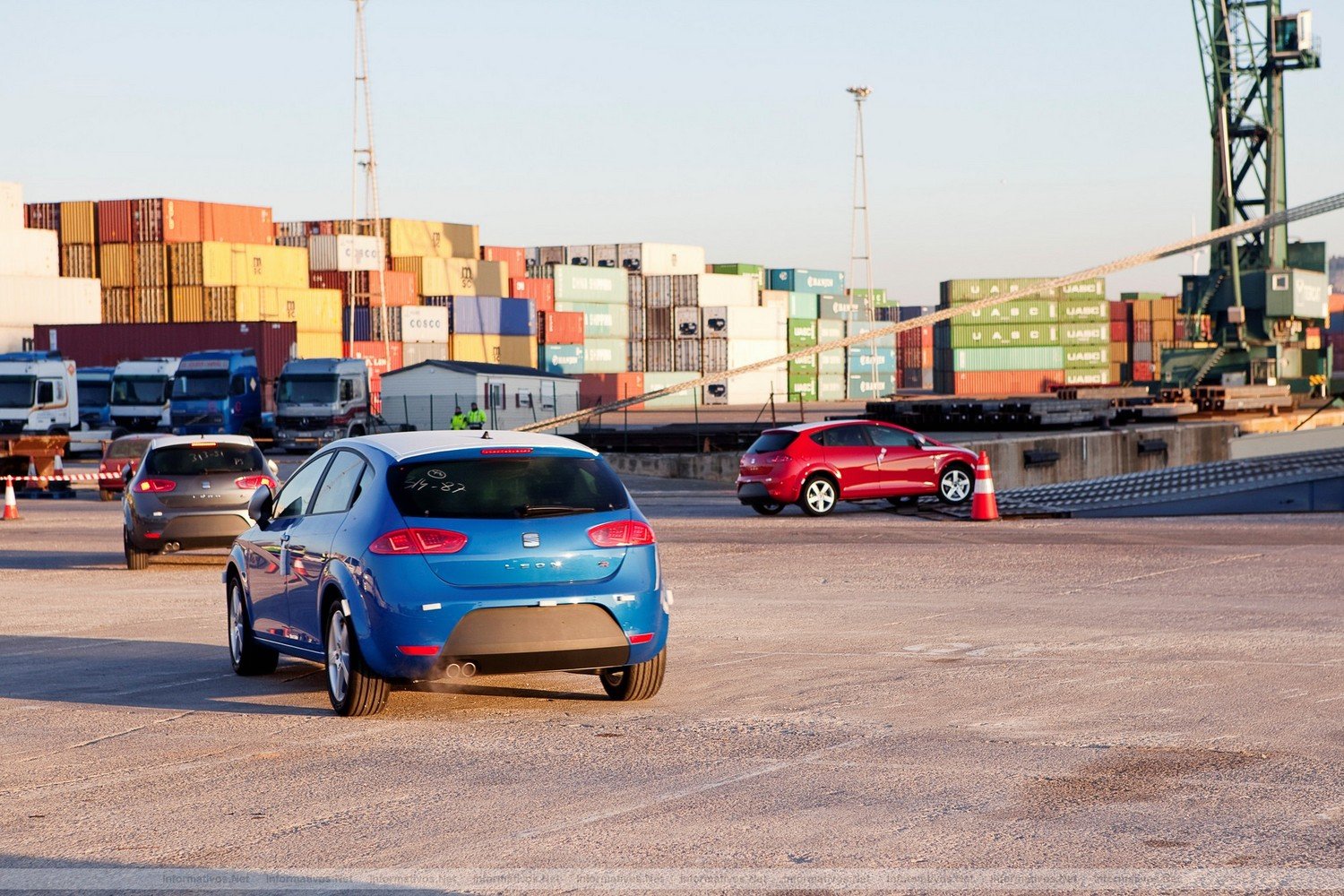 BCN10ENE012.- SEAT embarca los primeros vehículos hacia China