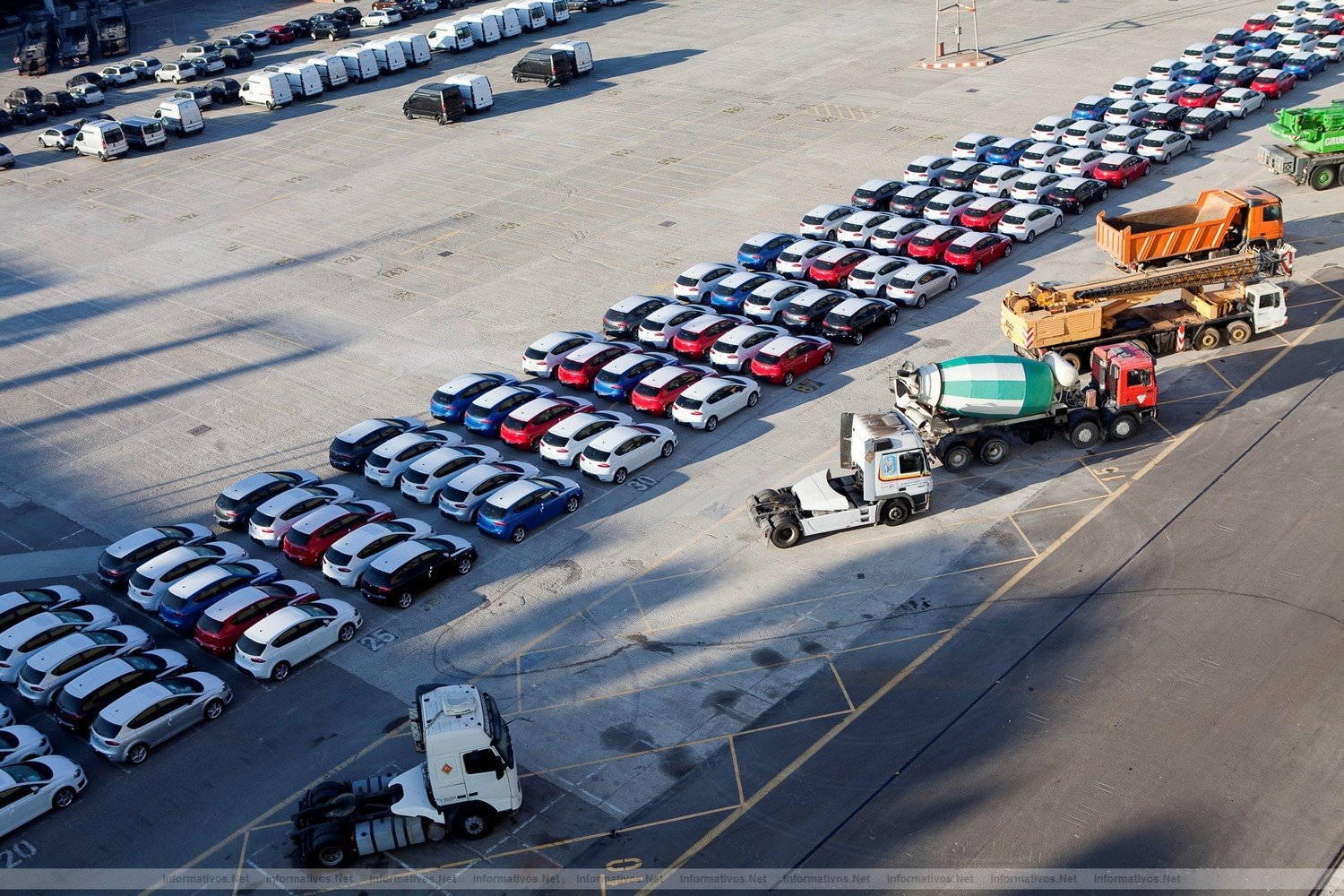 BCN10ENE012.- SEAT embarca los primeros vehículos hacia China