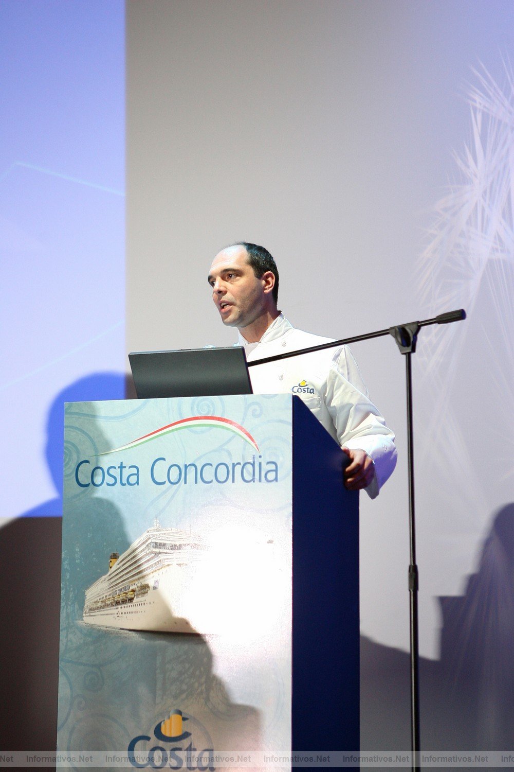 Civitavecchia(IT)07072006.- Bautizo-Viaje Inaugural del Costa Concordia. Ettore Bocchia, una estrella Michelin, introdujo en el Concordia la “cocina molecular”