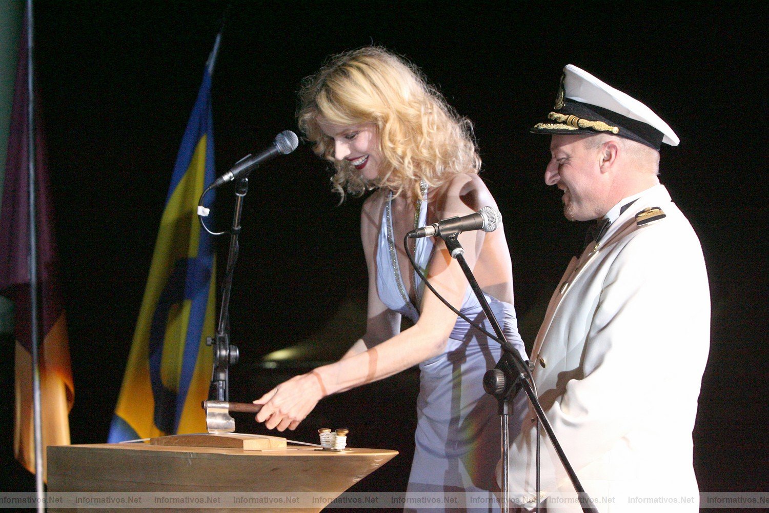Civitavecchia(IT)07072006.- Bautizo-Viaje Inaugural del Costa Concordia. La modelo Eva Herzigova actuó de madrina, con mala suerte: la botella no se rompió...