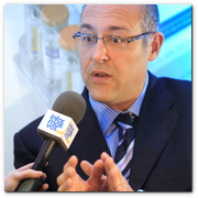 :: Pulse para Ampliar :: BCN26ENE012.- Entrevista al Doctor Fernando Fariñas, experto en inmunología y patologías infecciosas