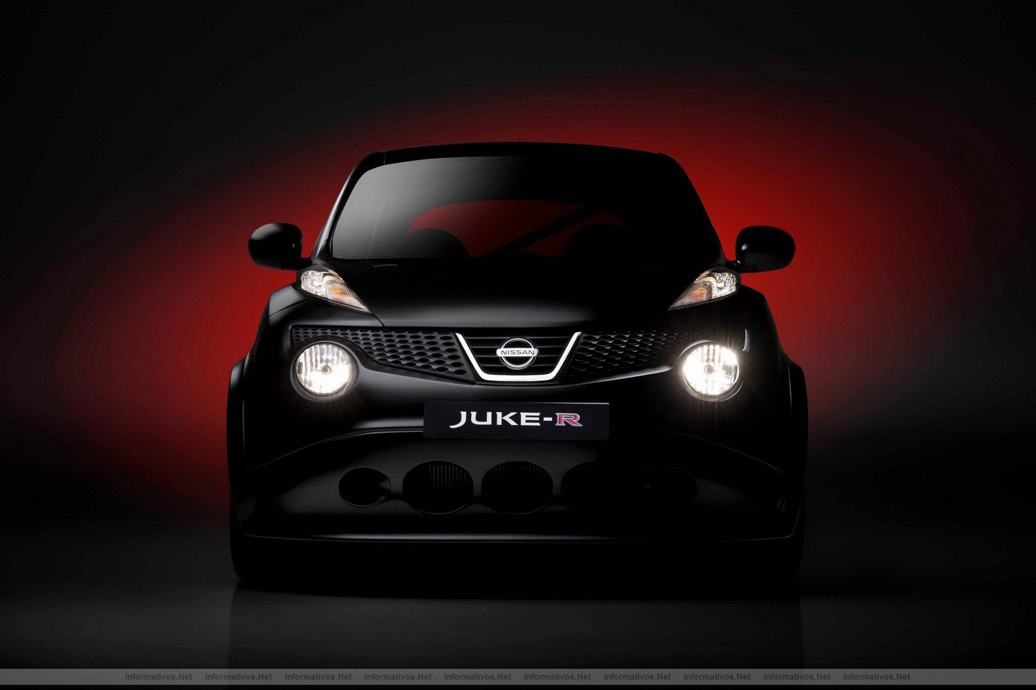 El Juke-R ha sido creado en Gran Bretaña, desarrollado por Nissan y construido  por el equipo de competición RML con el apoyo del Centro Técnico de Nissan en  Europa (NTC-E).