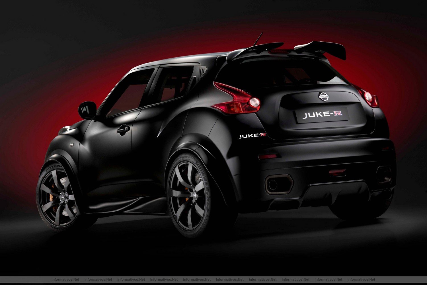 El Juke-R ha sido creado en Gran Bretaña, desarrollado por Nissan y construido  por el equipo de competición RML con el apoyo del Centro Técnico de Nissan en  Europa (NTC-E).