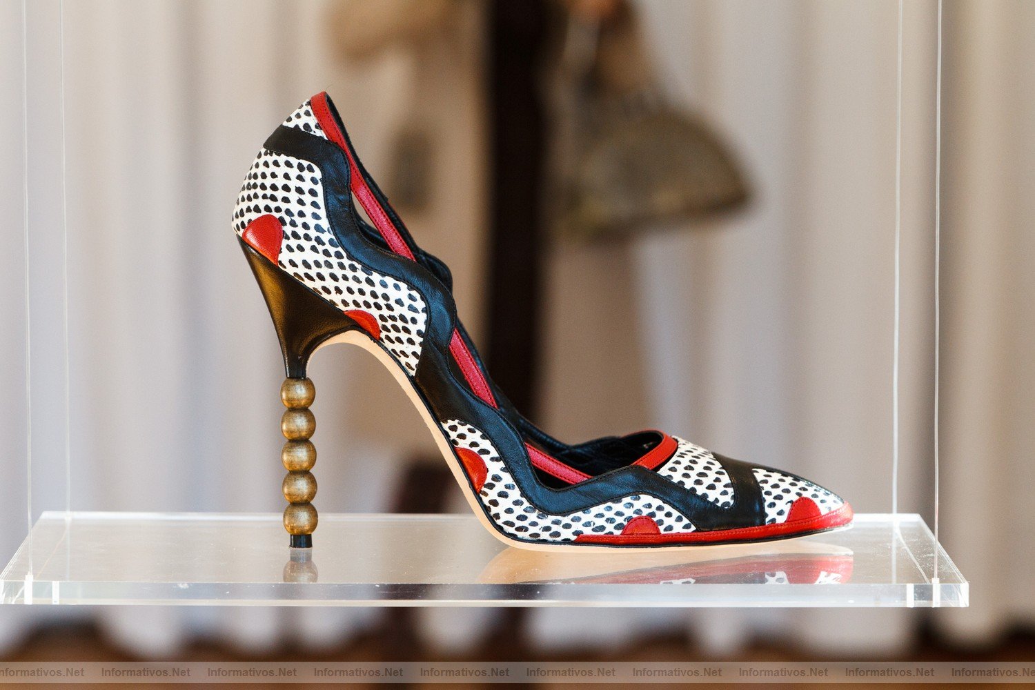 BCN15FEB012.- Manolo Blahnik presenta una Colección 2012 “salvaje” bajo la influencia de Matisse