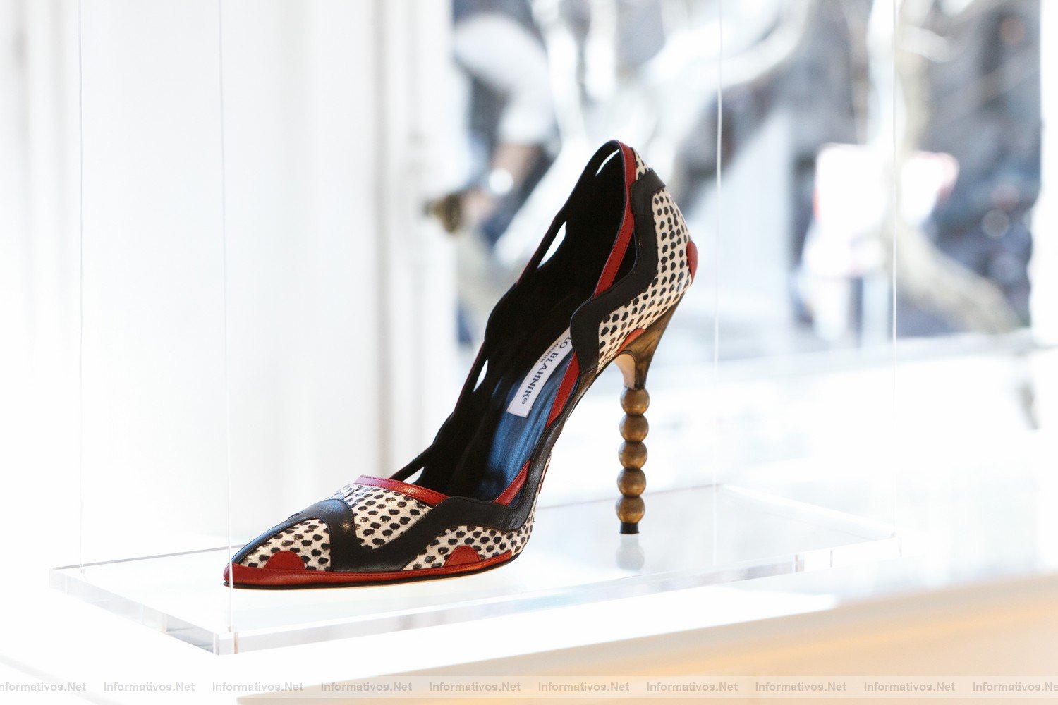 BCN15FEB012.- Manolo Blahnik presenta una Colección 2012 “salvaje” bajo la influencia de Matisse