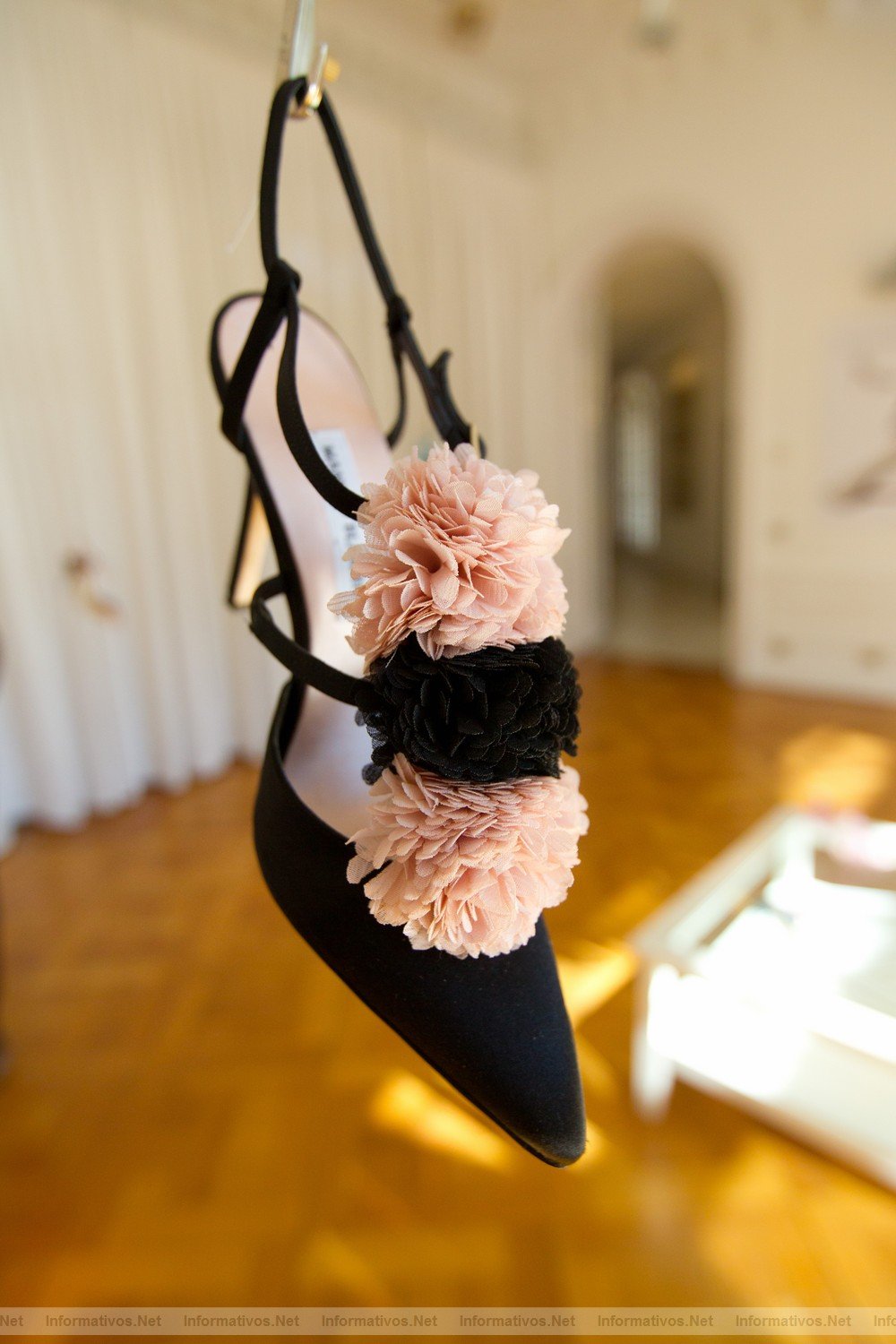 BCN15FEB012.- Manolo Blahnik presenta una Colección 2012 “salvaje” bajo la influencia de Matisse