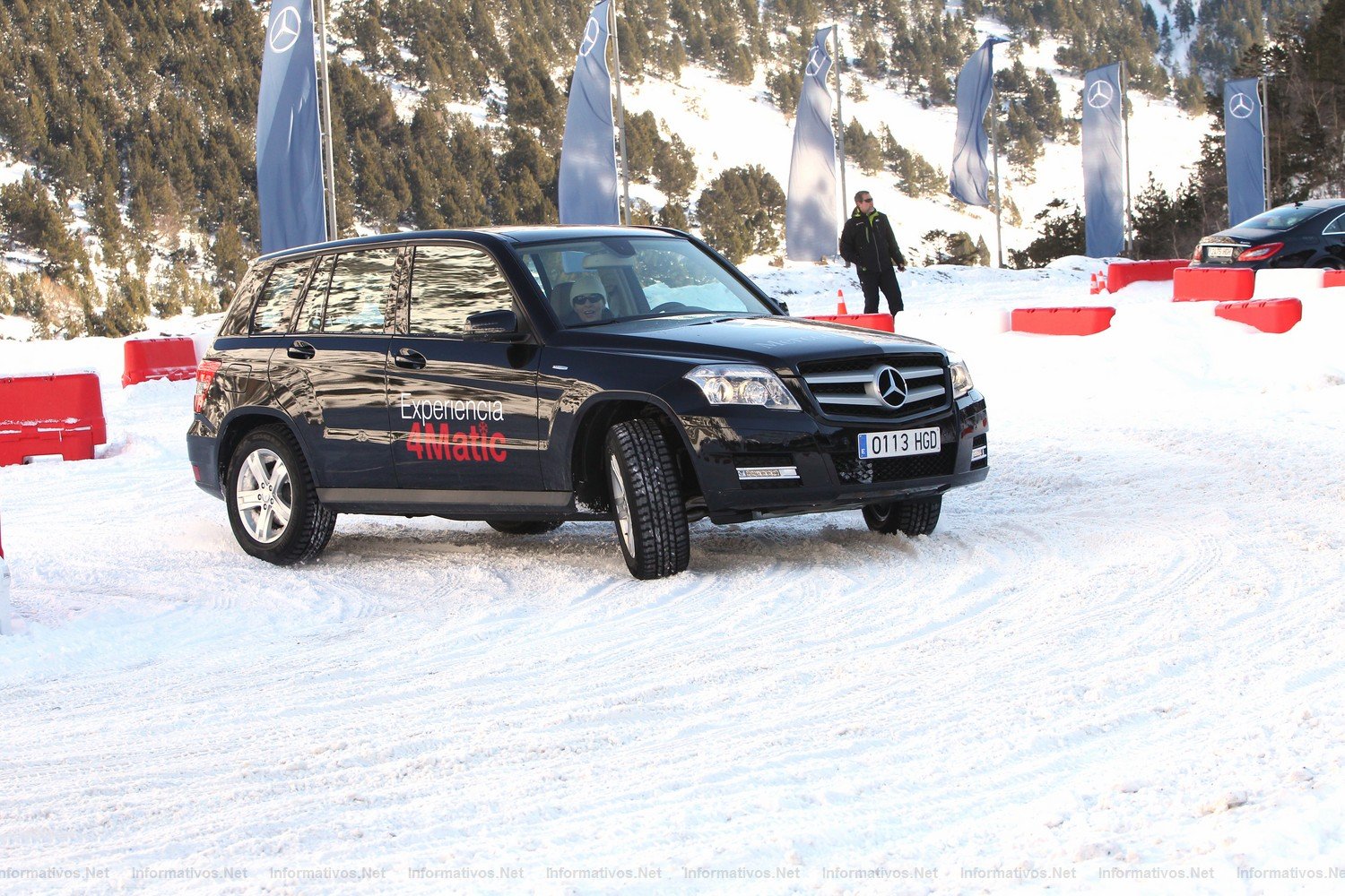 ANDORRA-FEB012.- Cursos de conducción de Mercedes Benz en Vallnord