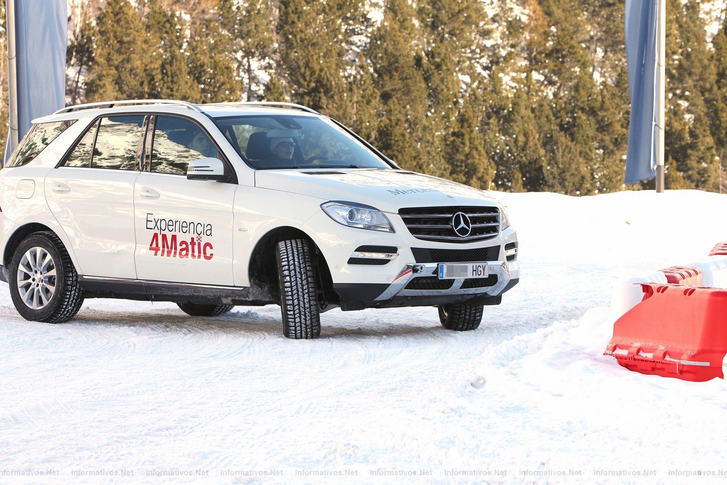 ANDORRA-FEB012.- Cursos de conducción de Mercedes Benz en Vallnord