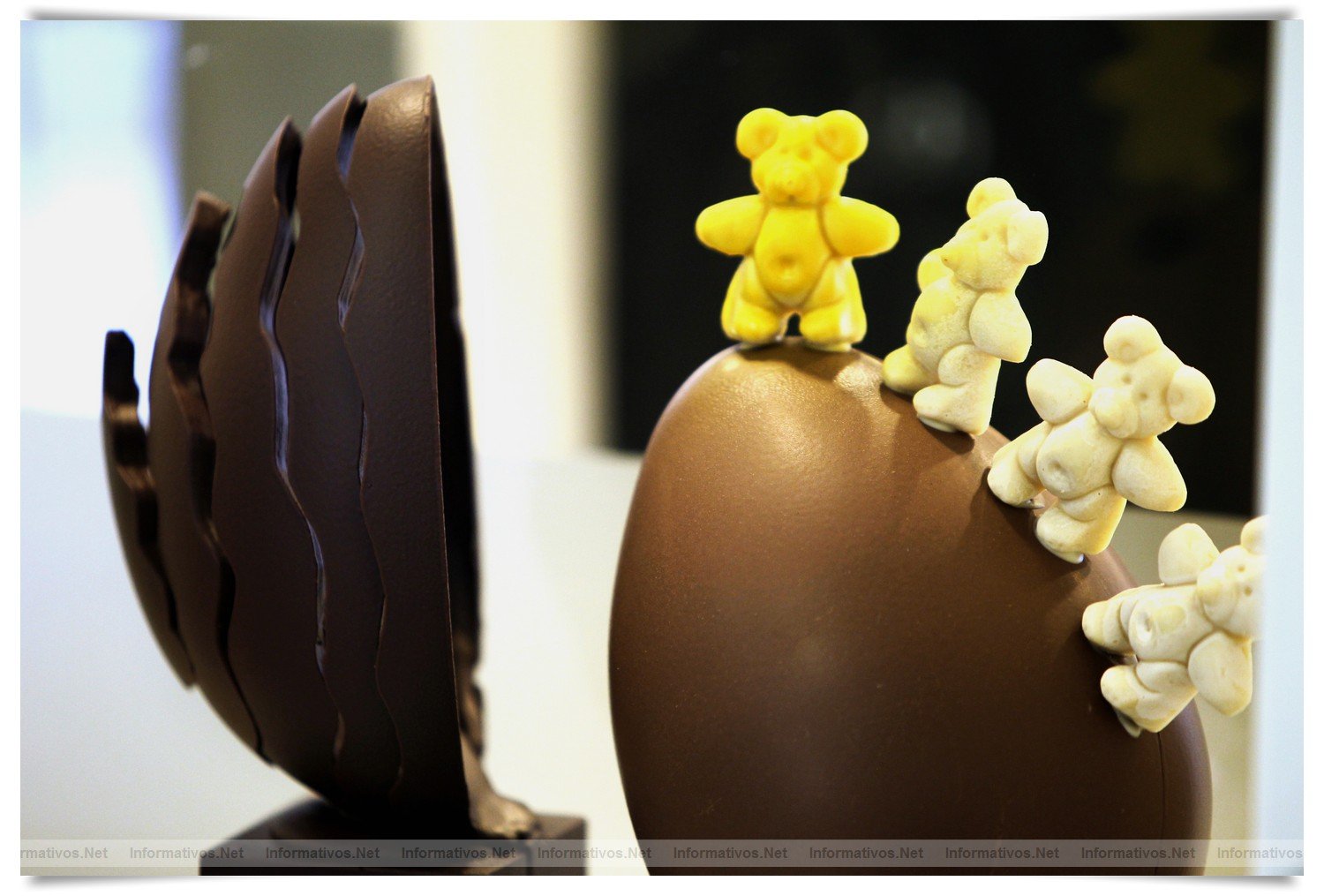 BCN30ENE012.- Visitamos el obrador de Oriol Balaguer, maestro chocolatero y nos descubre sus próximos diseños