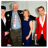 :: Pulse para Ampliar :: LONDON, ENGLAND - MARCH 07:   Scott Wimsett, David Gainsborough-Roberts, Victoria Wolcough and James Sherwood attend the Marilyn private view at the Getty Images Gallery on March 7, 2012 in London, England. (Photo by Ian Gavan/Getty Images)