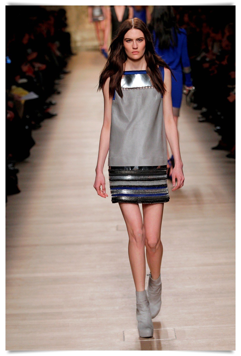 PARIS FASHION WEEK FW2012: Manish Arora recupera la esencia sesentera de Paco Rabanne para el invierno 2013