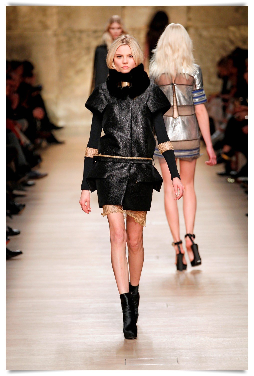 PARIS FASHION WEEK FW2012: Manish Arora recupera la esencia sesentera de Paco Rabanne para el invierno 2013