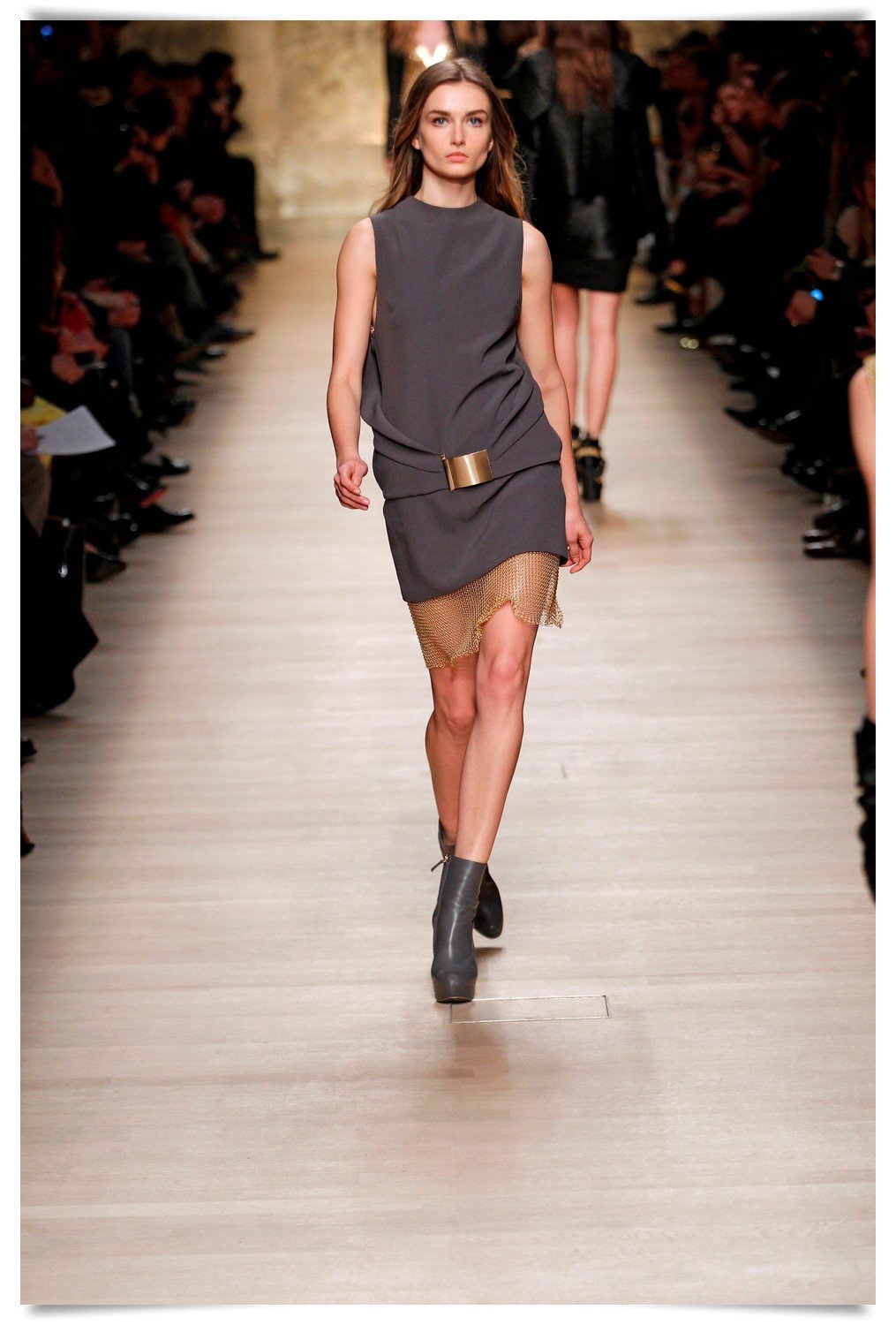 PARIS FASHION WEEK FW2012: Manish Arora recupera la esencia sesentera de Paco Rabanne para el invierno 2013