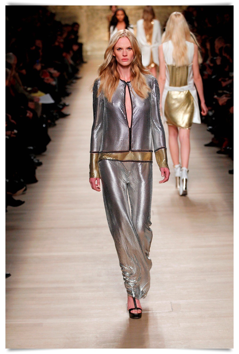 PARIS FASHION WEEK FW2012: Manish Arora recupera la esencia sesentera de Paco Rabanne para el invierno 2013