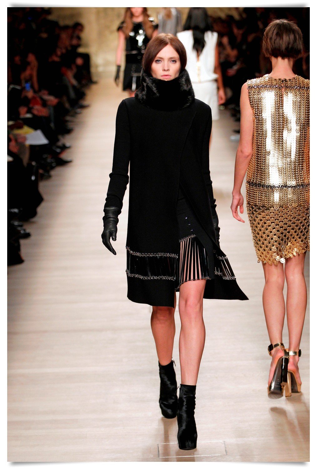 PARIS FASHION WEEK FW2012: Manish Arora recupera la esencia sesentera de Paco Rabanne para el invierno 2013