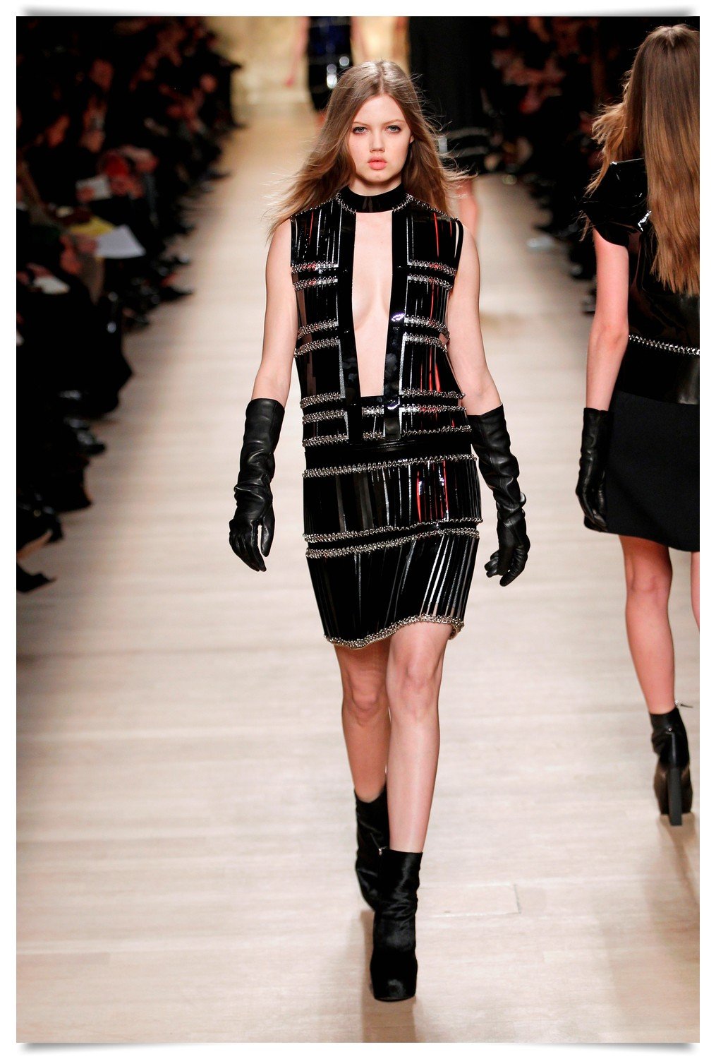 PARIS FASHION WEEK FW2012: Manish Arora recupera la esencia sesentera de Paco Rabanne para el invierno 2013