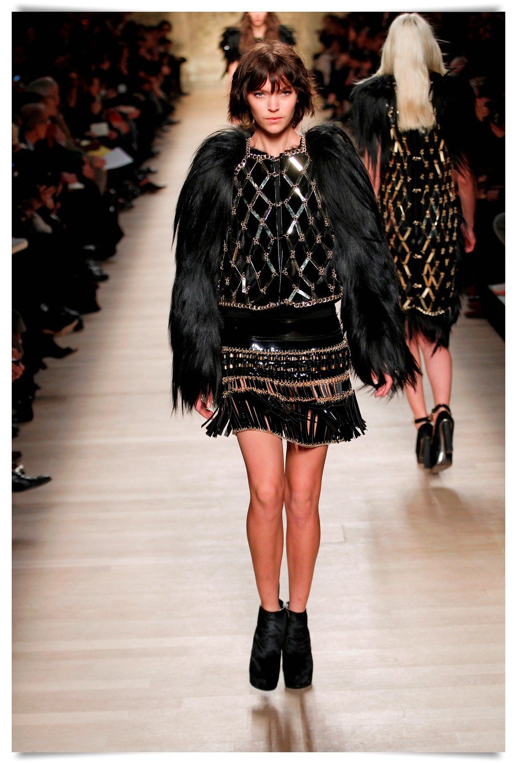 PARIS FASHION WEEK FW2012: Manish Arora recupera la esencia sesentera de Paco Rabanne para el invierno 2013