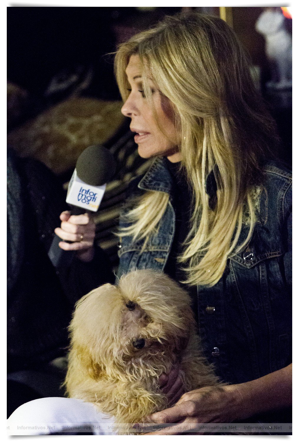BCN22MAR012.- Entrevistamos a Loles León y Bibiana Fernández en el Teatro Arteria Paralel, donde representan la obra 'La Gran Depresión' Bibiana Fernández (con su mascota)