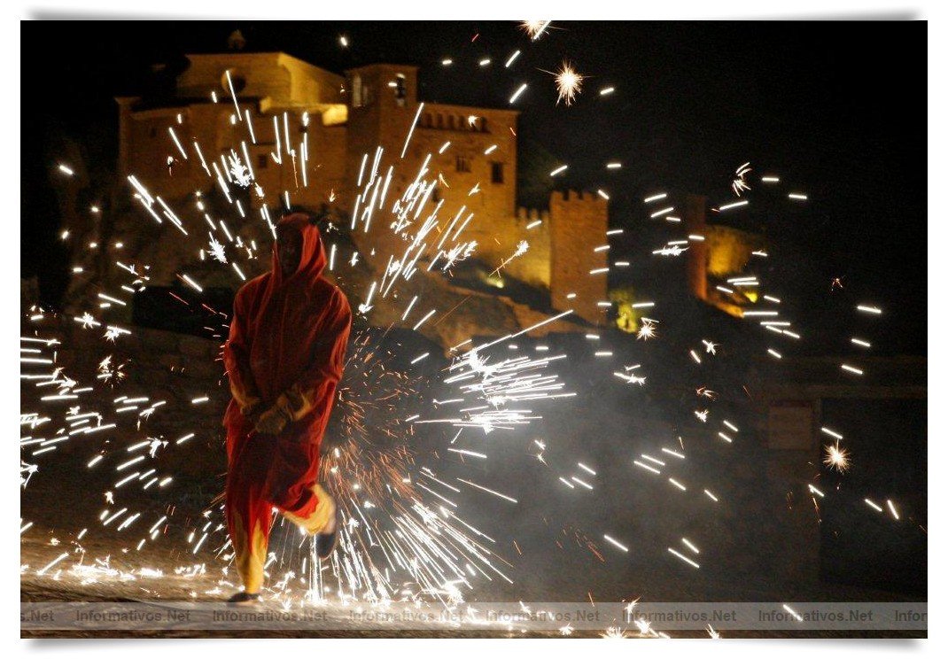 ESLQH011 (Estoesloquehay Ed. 2011)  Actuación de los Correfocs de Lleida en la edición de Alquézar 2011
