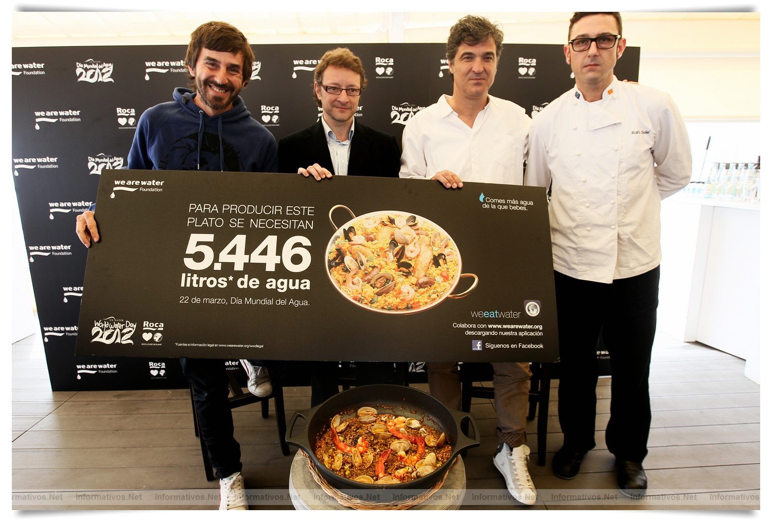 BCN22MAR012.- Santi Millán, actor; Xavier Torrás, Director de la Fundación “We Are Water”; Carlos Abellán, cocinero y propietario de Boo; y Rafa Solé, cocinero de Boo