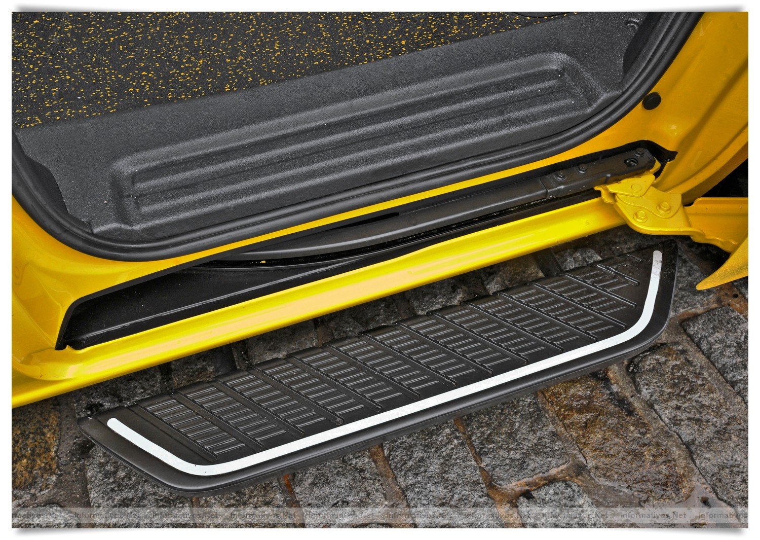2014 Nissan NV200 Taxi  - Entry Step