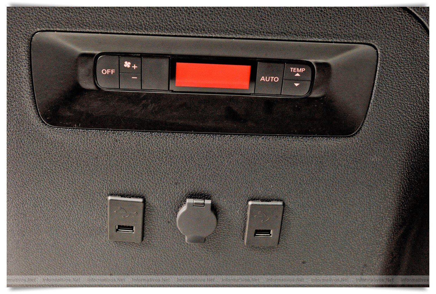 2014 Nissan NV200 Taxi  - USB Ports
