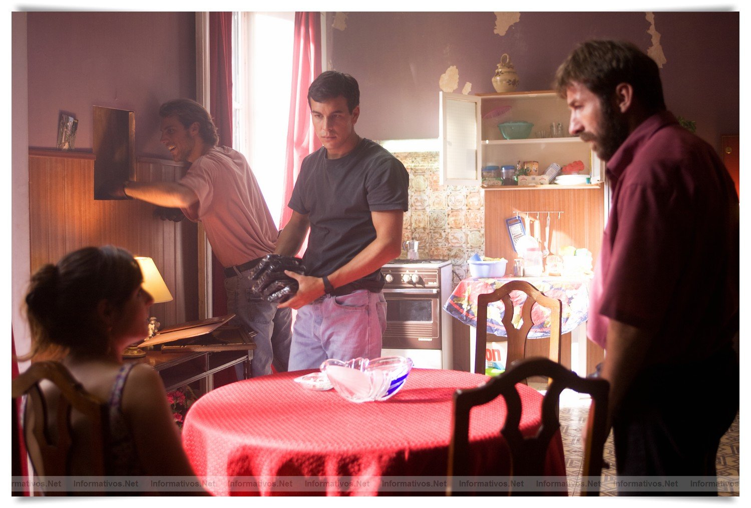 GRUPO 7 una película dirigida por Alberto Rodríguez, producida por Atípica Films y La Zanfoña Producciones.