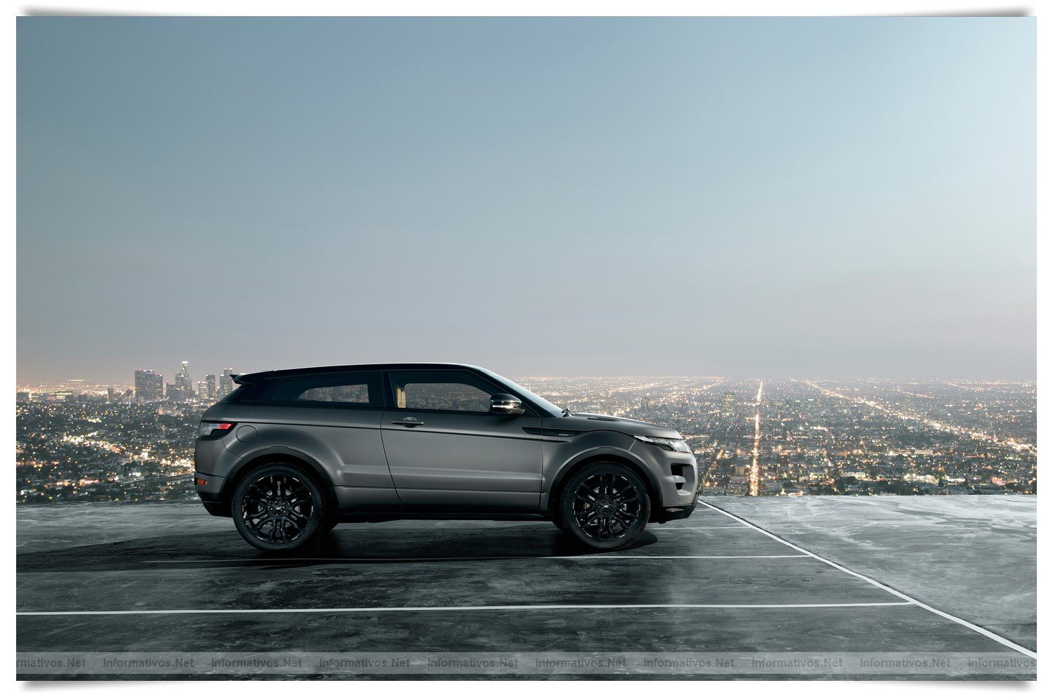 Victoria Beckham y Land Rover presentan el Range Rover Evoque Special Edition. Está pintado a mano en acabado mate