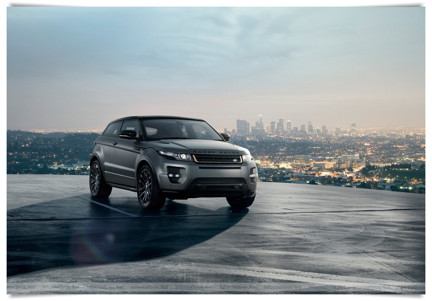 Victoria Beckham y Land Rover presentan el Range Rover Evoque Special Edition. Está pintado a mano en acabado mate