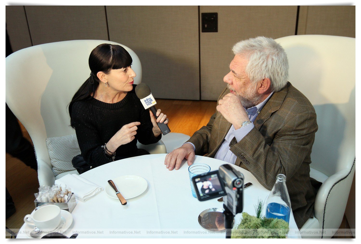 BCN24ABRIL012.- Josep Sandoval, periodista social; autor del libro "Dime con quien andas"