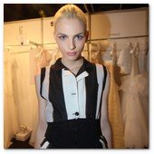 :: Pulse para Ampliar :: BCN8MAY012.- Pasarela Gaudí Novias: Rosa Clará Colección 2013. Andrej Pejic, modelo.