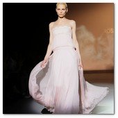 :: Pulse para Ampliar :: BCN8MAY012.- Pasarela Gaudí Novias: Rosa Clará Colección 2013. Andrej Pejic, modelo.