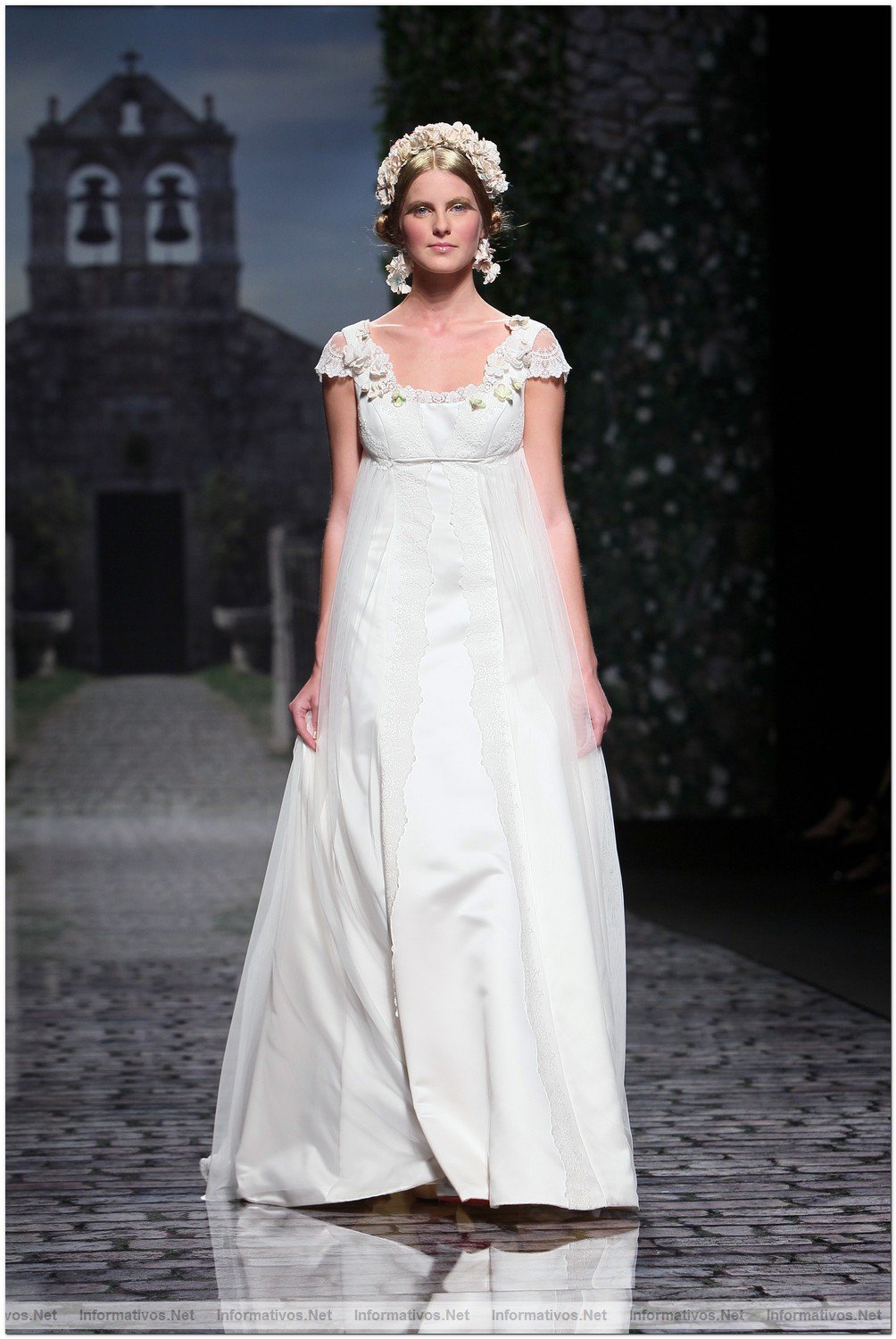 BCN Gaudi Novias MAY012.- Colecci�n Victorio & Lucchino 2013