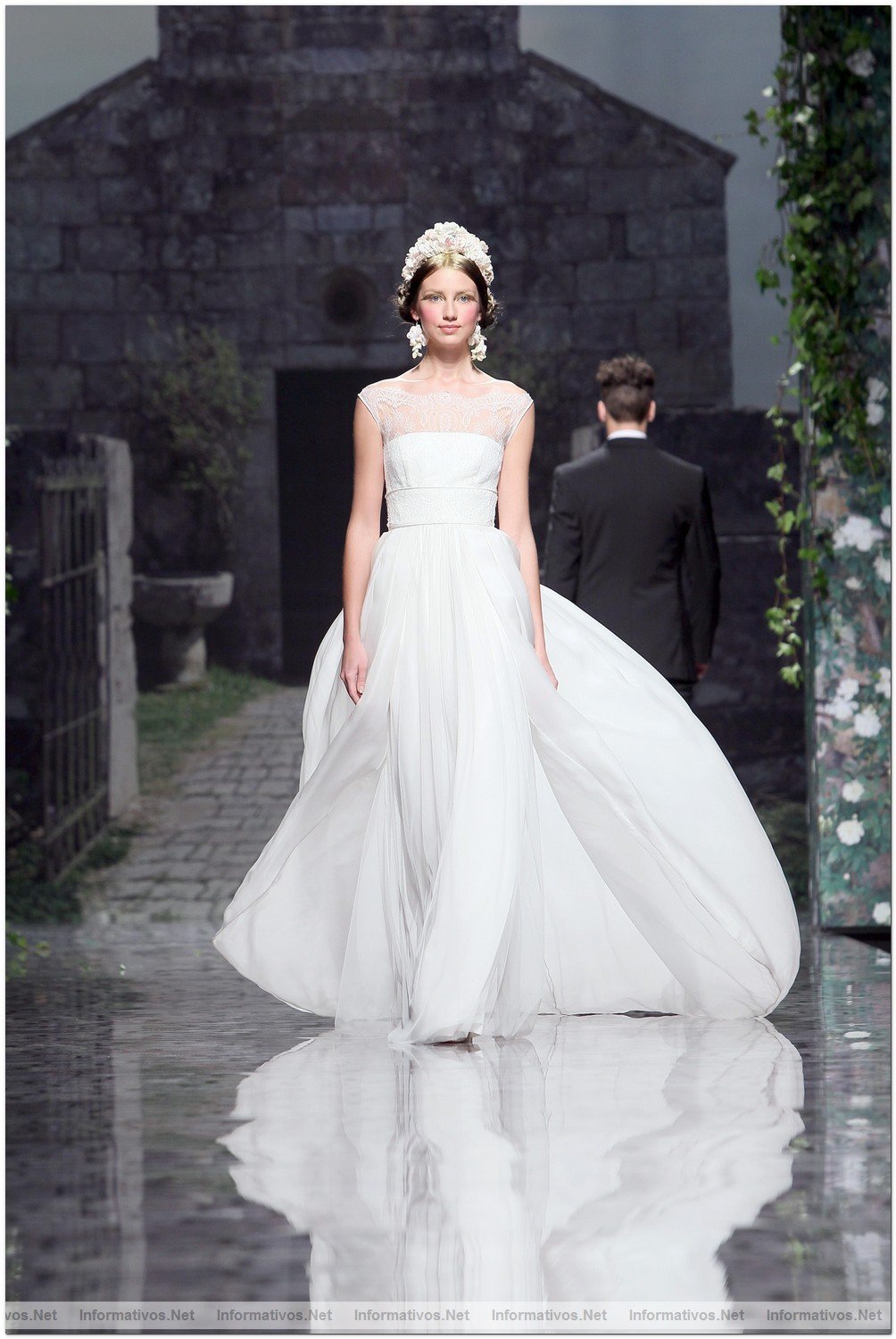 BCN Gaudi Novias MAY012.- Coleccin Victorio & Lucchino 2013