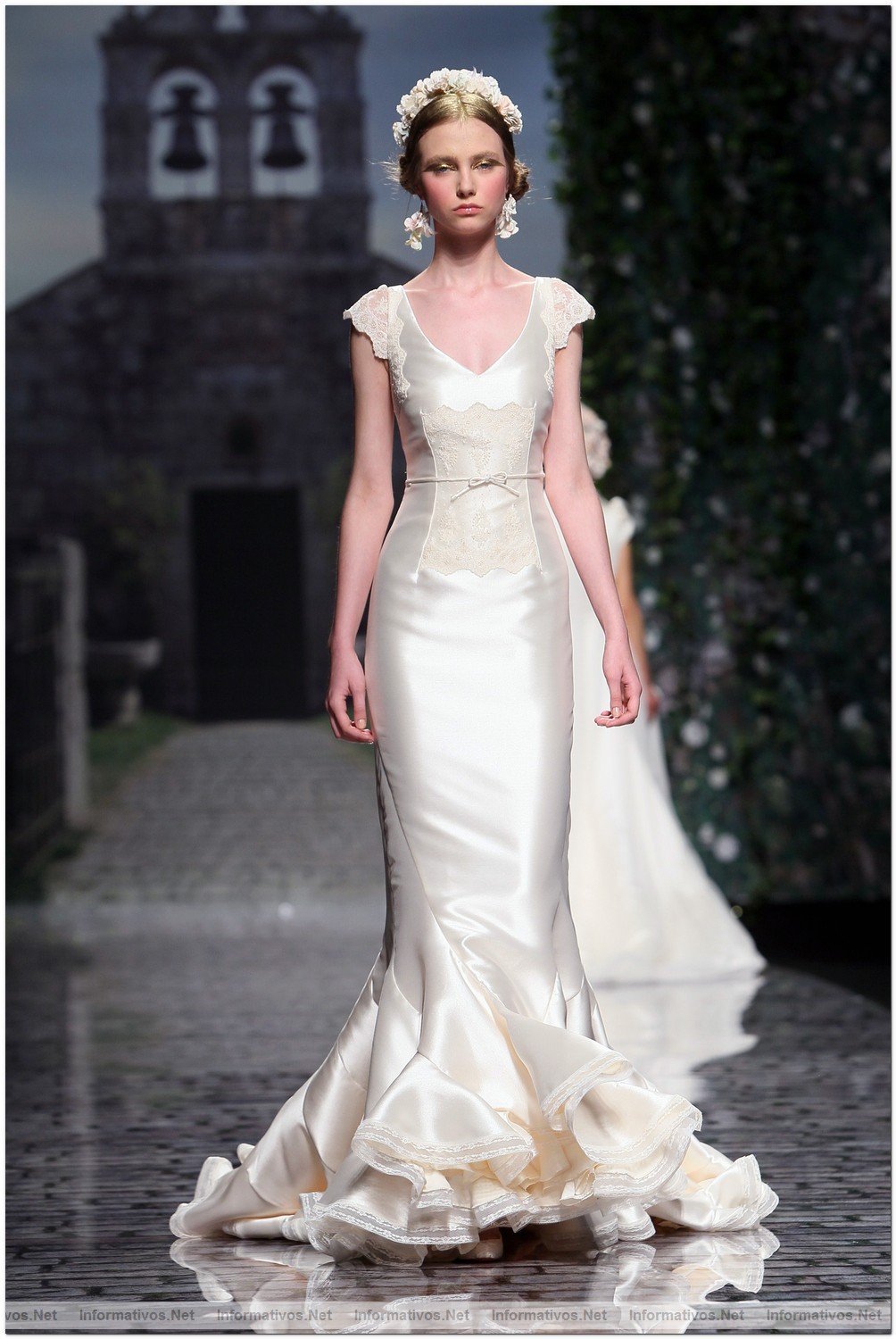 BCN Gaudi Novias MAY012.- Coleccin Victorio & Lucchino 2013