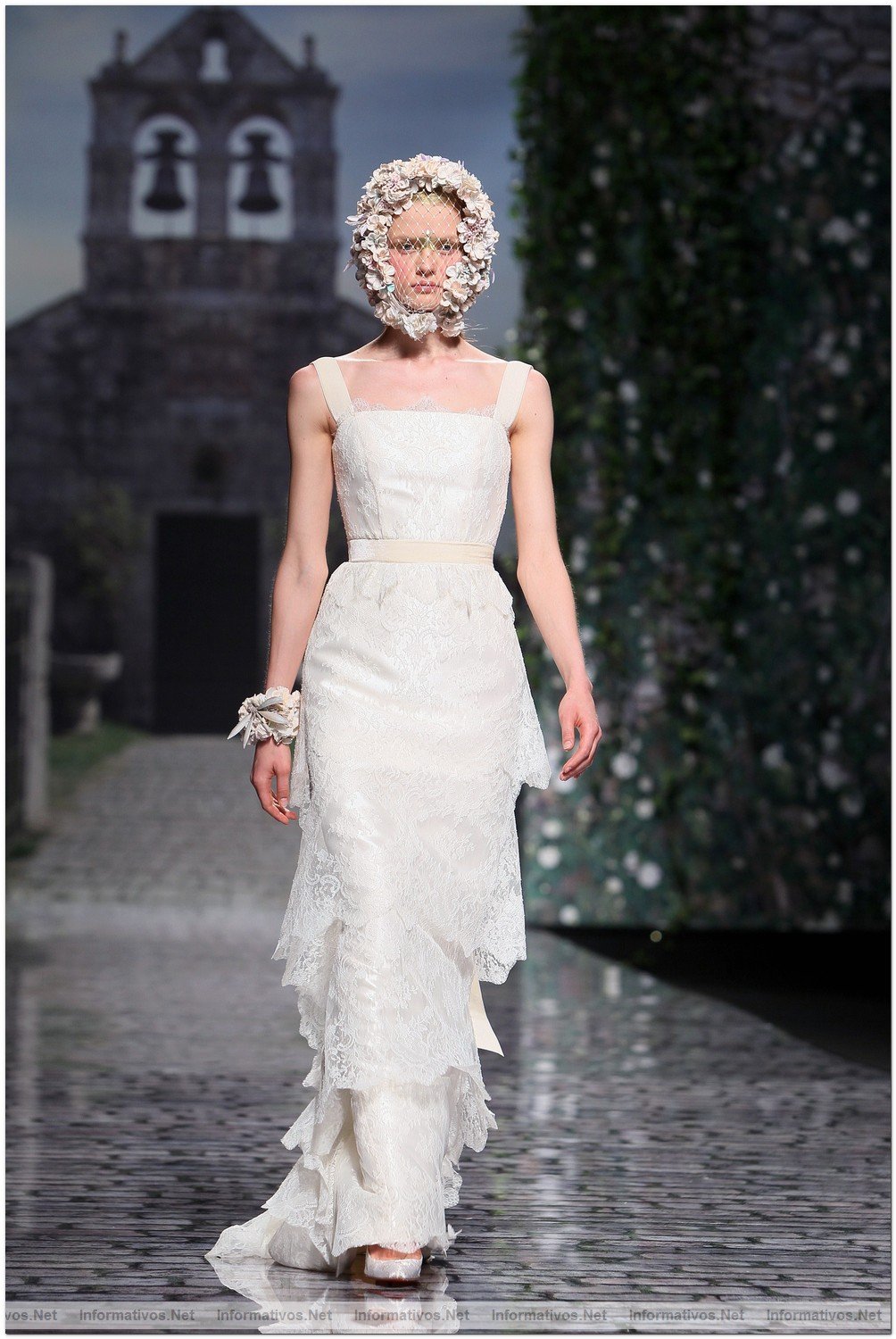 BCN Gaudi Novias MAY012.- Colecci�n Victorio & Lucchino 2013