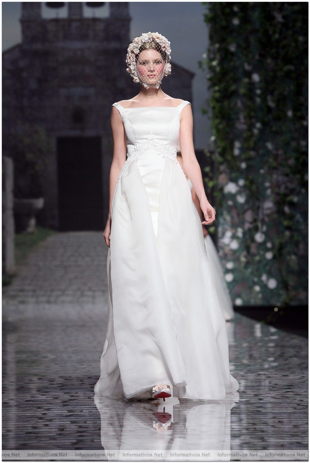 BCN Gaudi Novias MAY012.- Coleccin Victorio & Lucchino 2013