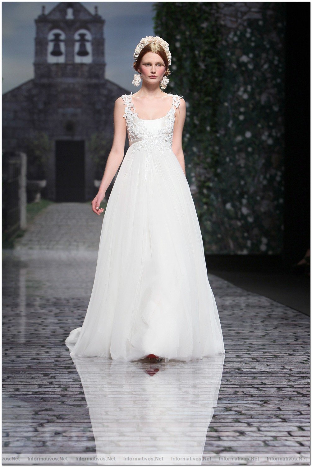 BCN Gaudi Novias MAY012.- Coleccin Victorio & Lucchino 2013