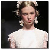 :: Pulse para Ampliar :: BCN Gaudi Novias MAY012.- Colección Victorio & Lucchino 2013