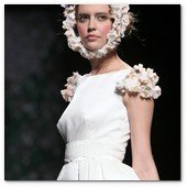 :: Pulse para Ampliar :: BCN Gaudi Novias MAY012.- Colección Victorio & Lucchino 2013