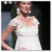 :: Pulse para Ampliar :: BCN Gaudi Novias MAY012.- Colección Victorio & Lucchino 2013