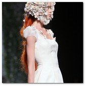 :: Pulse para Ampliar :: BCN Gaudi Novias MAY012.- Colección Victorio & Lucchino 2013
