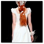 :: Pulse para Ampliar :: BCN Gaudi Novias MAY012.- Colección Victorio & Lucchino 2013