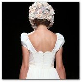 :: Pulse para Ampliar :: BCN Gaudi Novias MAY012.- Colección Victorio & Lucchino 2013